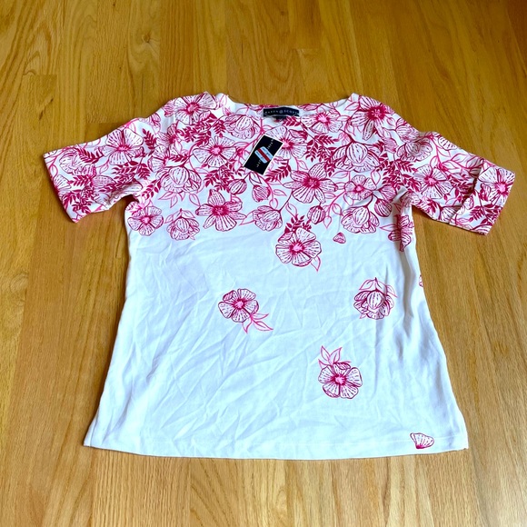 Karen Scott Tops - 📦 SOLD - Karen Scott floral tee. Petite Medium.NWT.